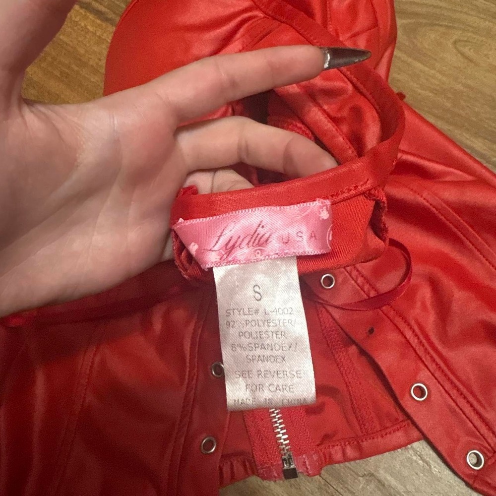 Lydia usa Y2k red faux leather corset top - Picture 5 of 6
